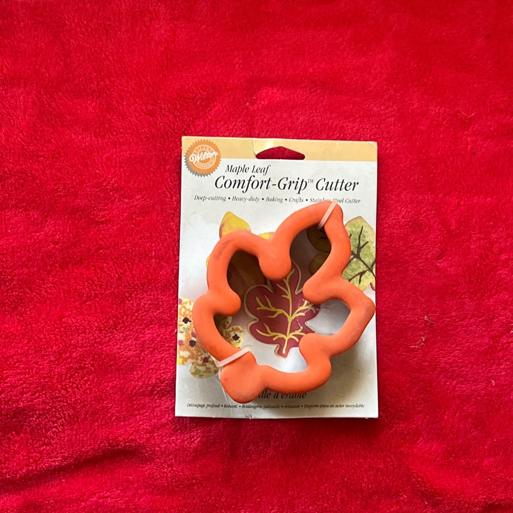 Maple Leaf Comfort-Grip Cutter